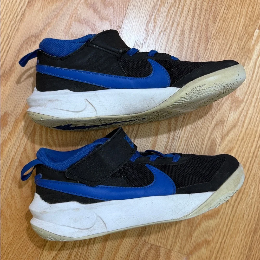 Nike dynamic sneakers